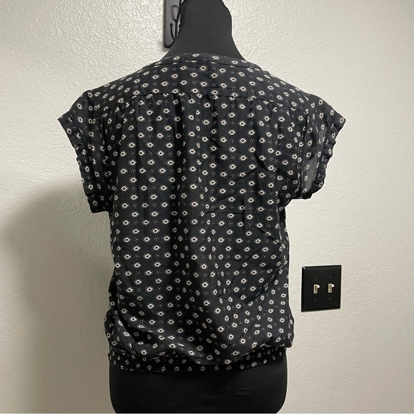 Forever 21 Black Paisley Print Cap Sleeve Elastic Waist Top Size MEDIUM - Picture 4 of 5